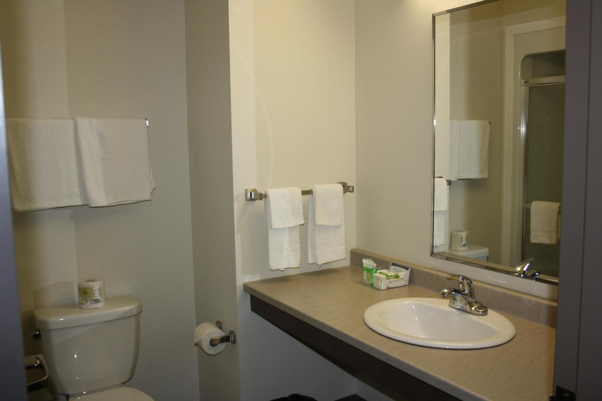 Crossroads Inn & Suites Paradise Habitación foto