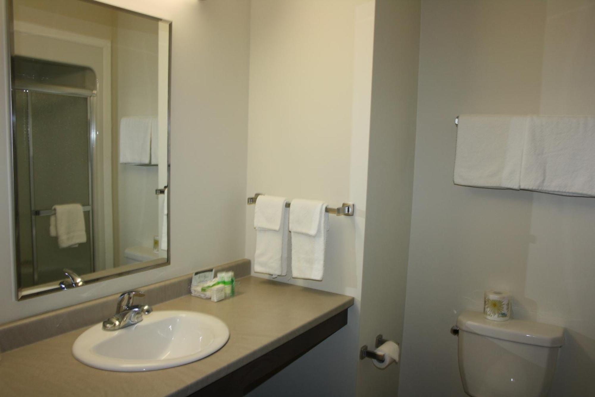 Crossroads Inn & Suites Paradise Habitación foto